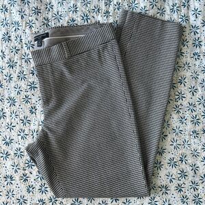 Banana Republic Women's Black and White Houndstooth Sloan Slim Ankle Pant